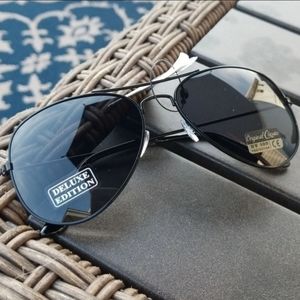 Black Aviator sunglasses